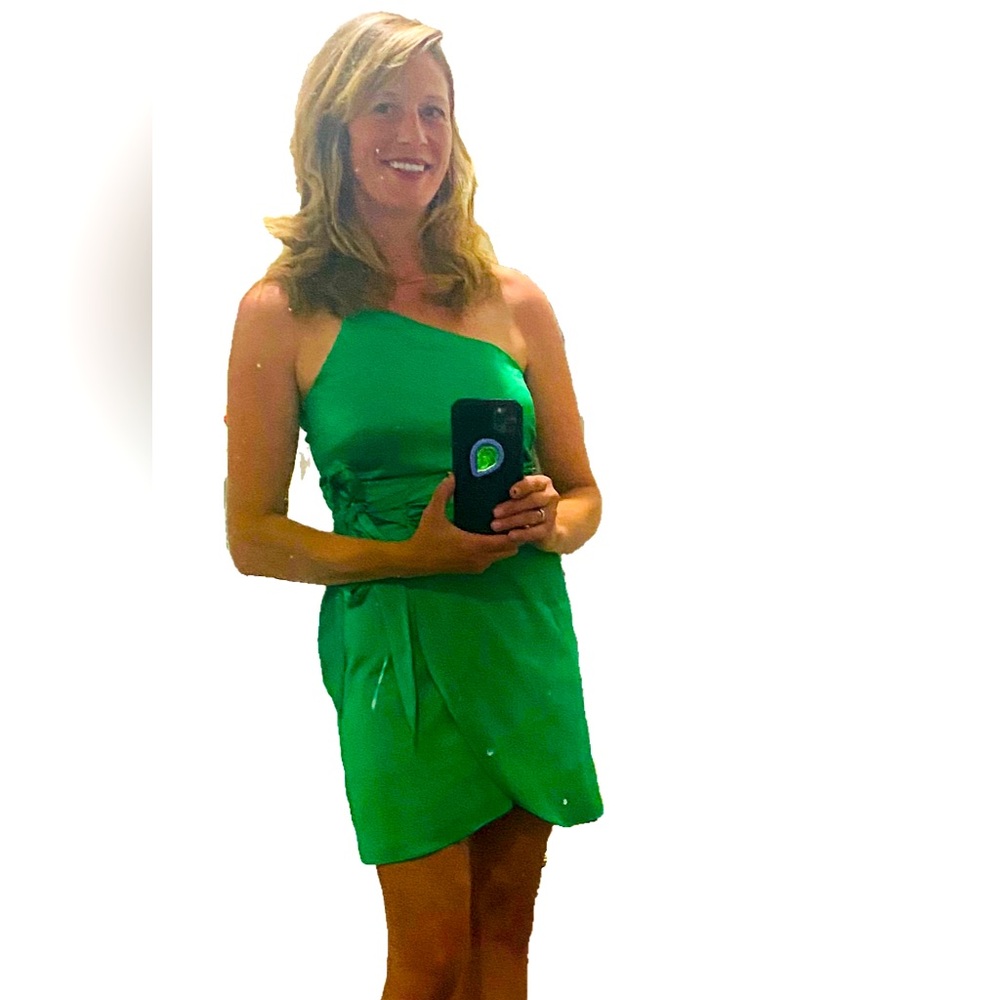 GIANNI BINI Sasha Satin Spaghetti Strap Tie Waist Dress in Kelly Green. Size 4